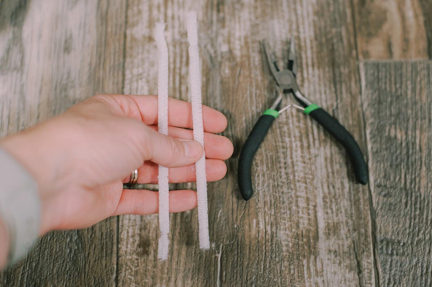 Cut pipe cleaner in half using wire cutters.