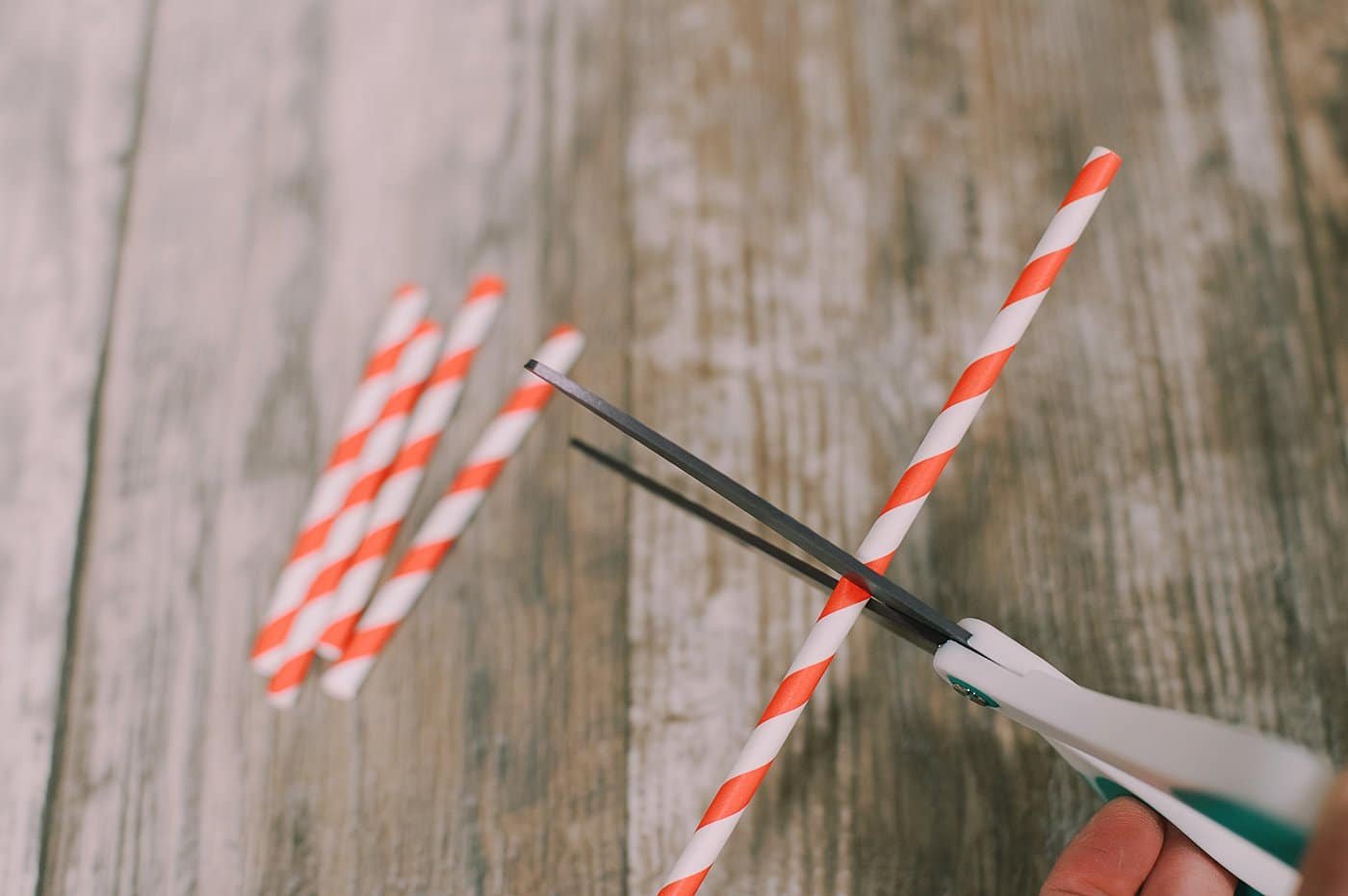 Cut straws in half to make a smaller star ornament.