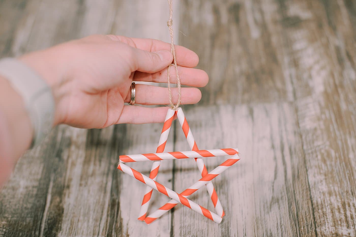 How to make a drinking straw christmas tree ornament.