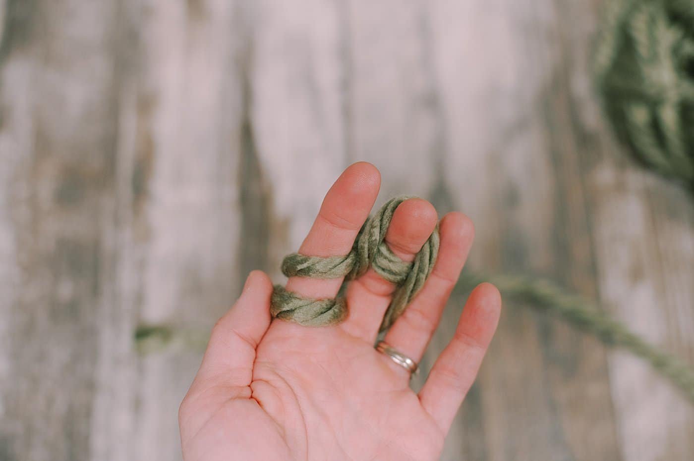 DIY Finger Knit Garland with Chunky Yarn.