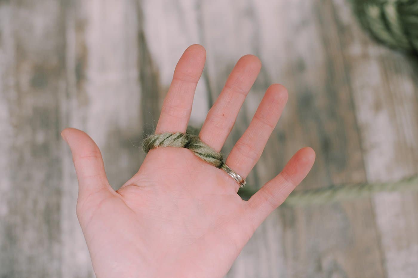 DIY Finger Knit Garland with Chunky Yarn.