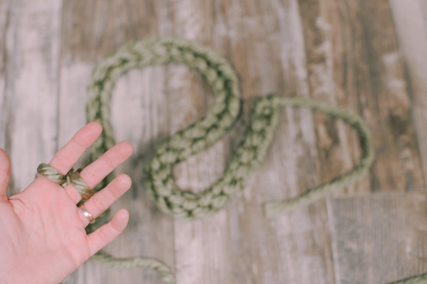 DIY Finger Knit Garland with Chunky Yarn.