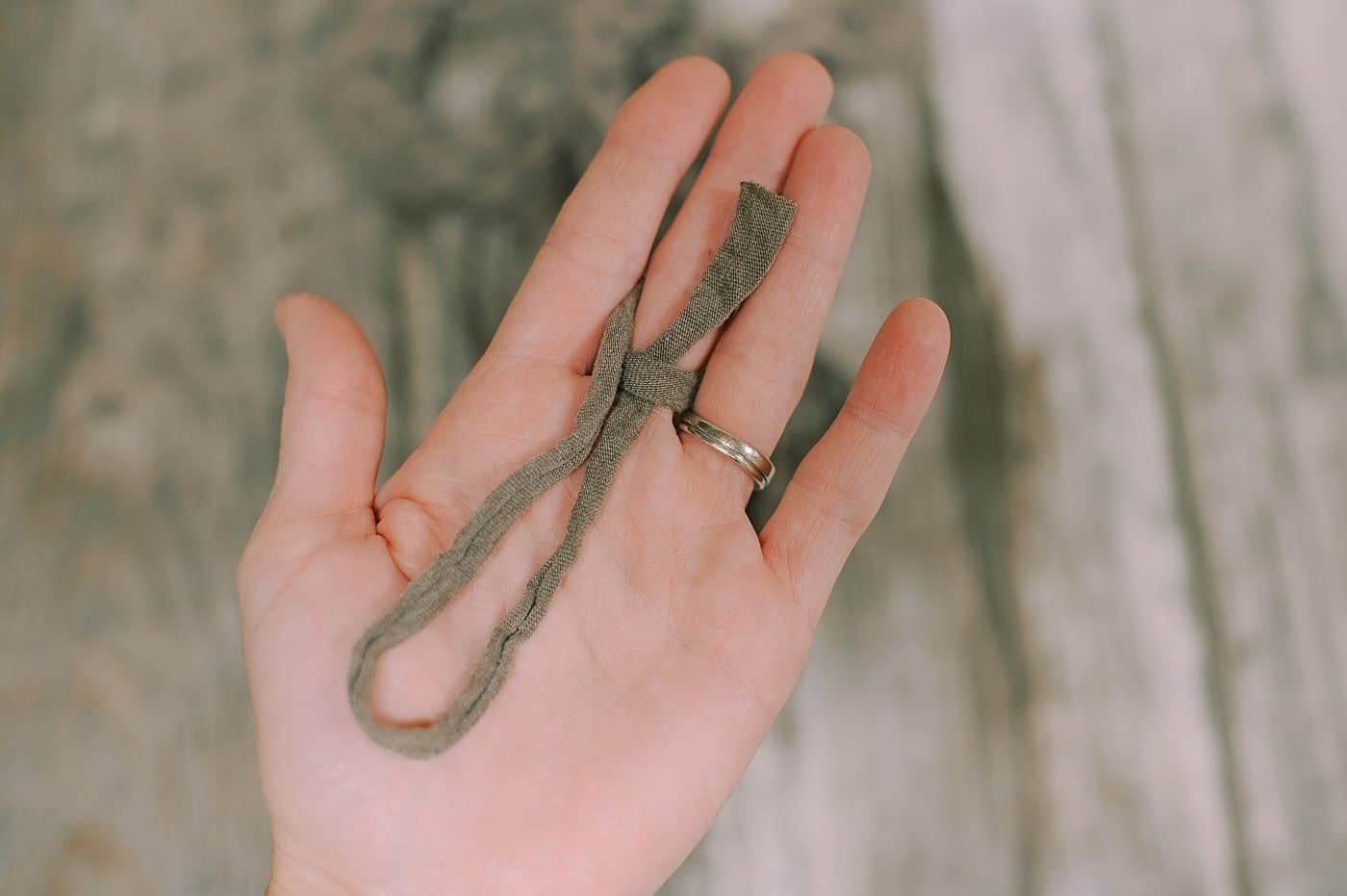 Showing how to cast off finger knitting a garland.