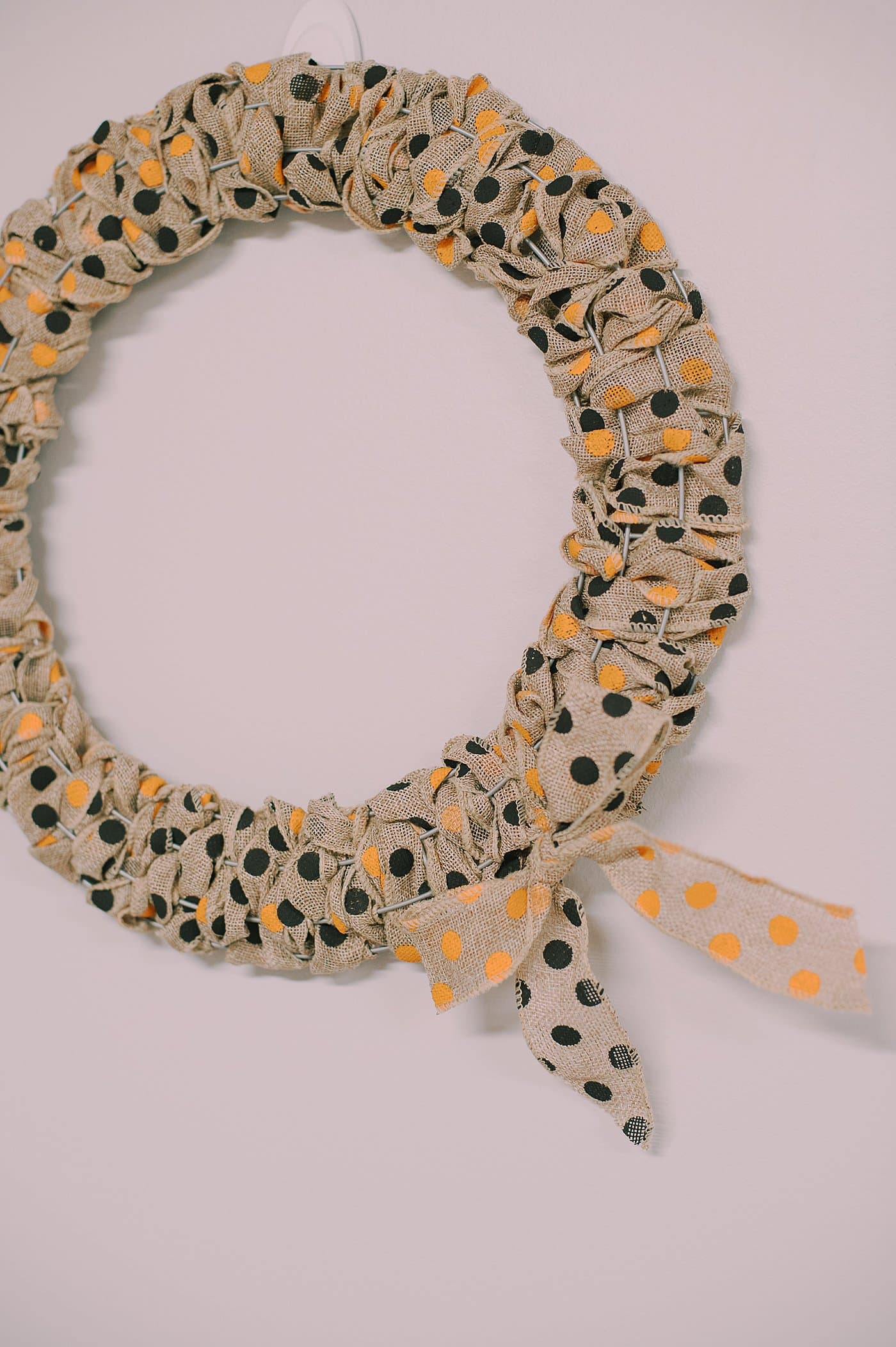 DIY halloween wreath for front door.