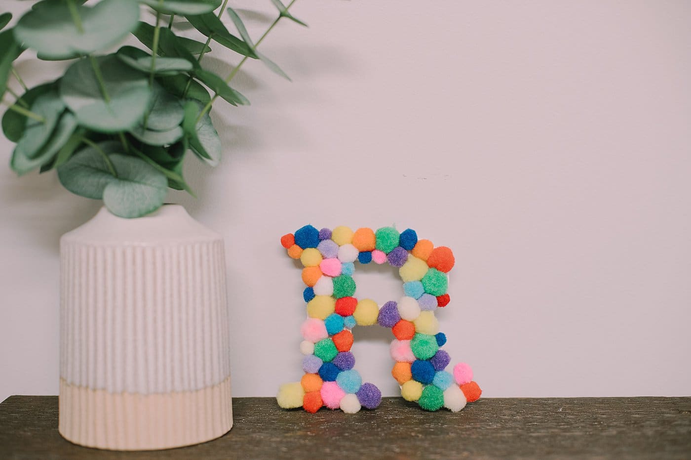 How to make a pom pom letter R wooden kids' room decor.