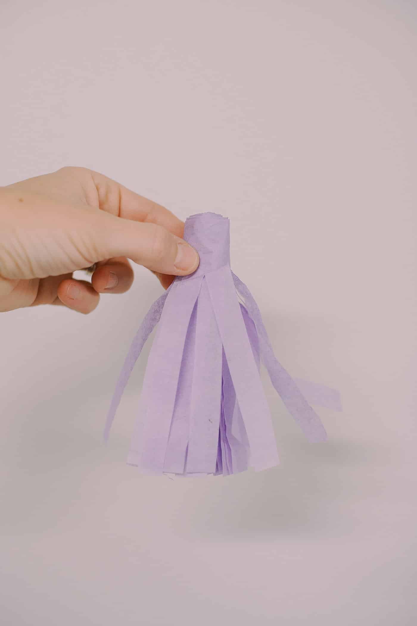 How to make a tissue paper tassel.