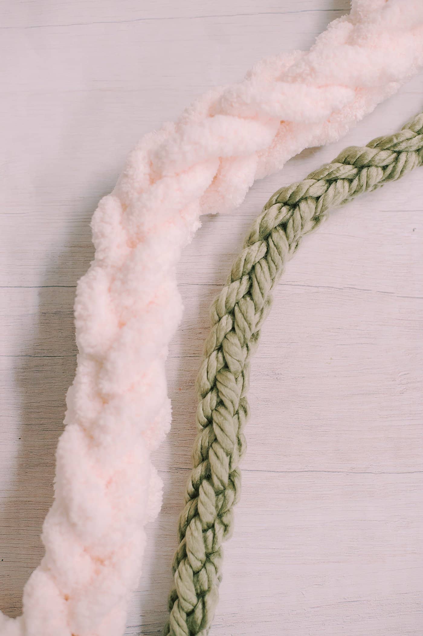 DIY Finger Knit Garland with Chunky Yarn.