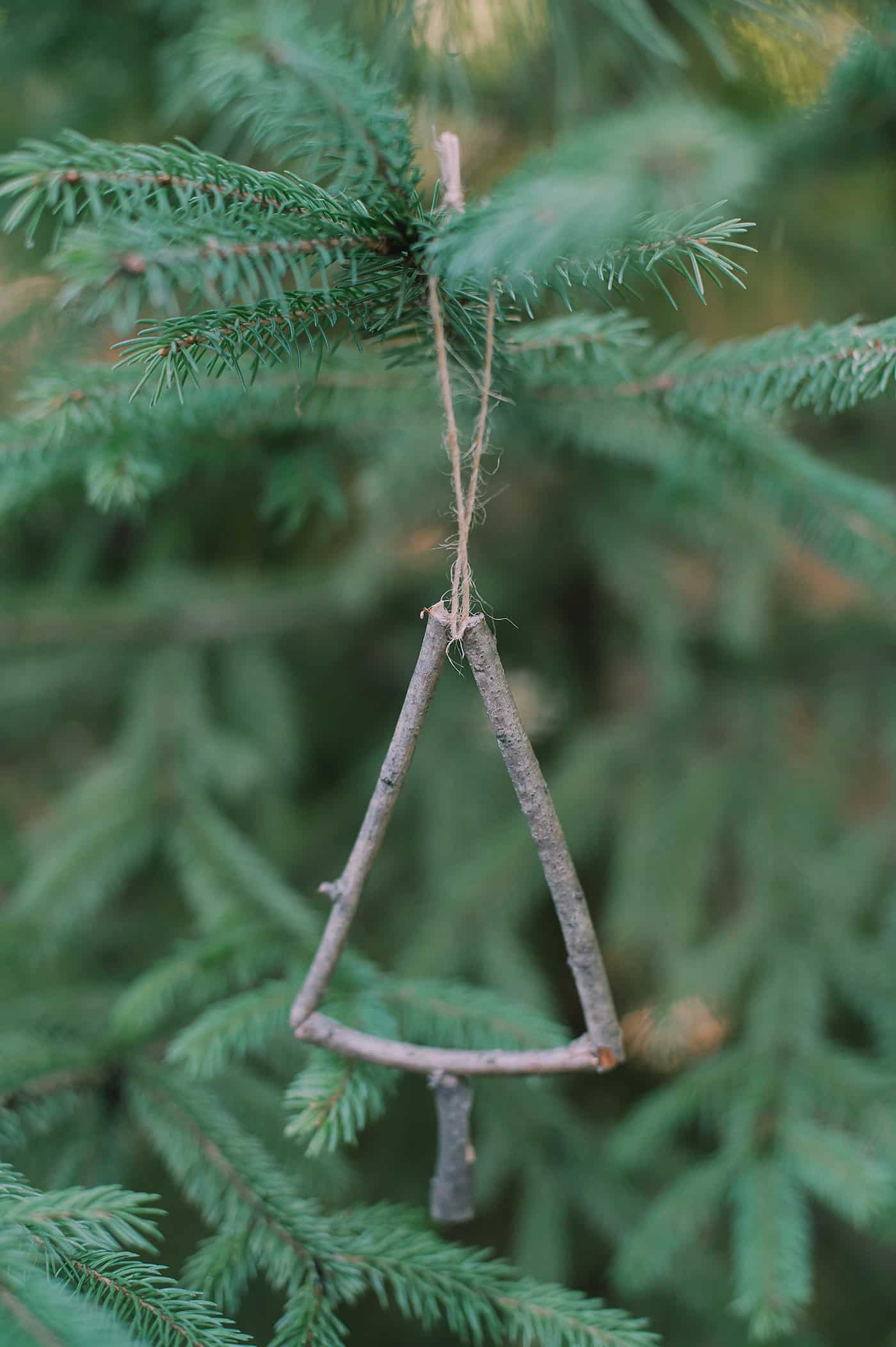 How to make christmas ornaments out of sticks.