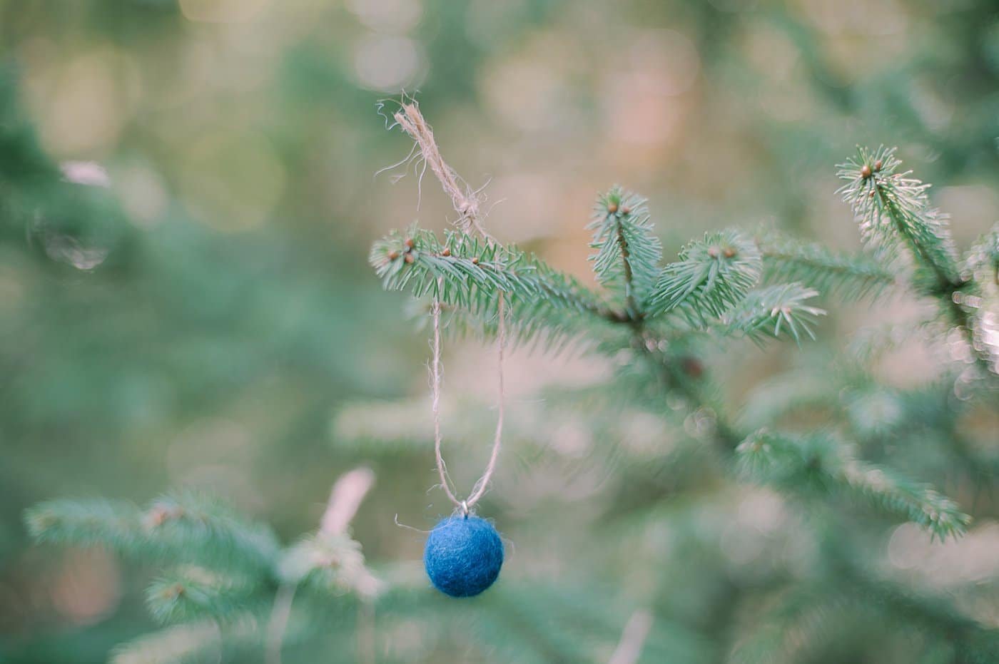 How to make felt ball ornaments for the Christmas Tree.