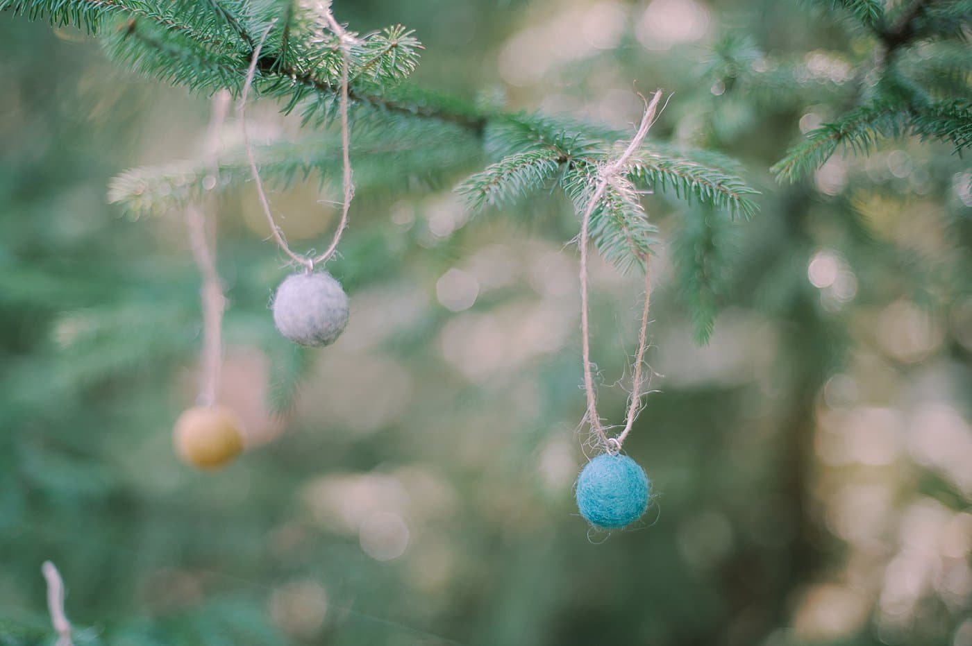 How to make felt ball ornaments for the Christmas Tree.