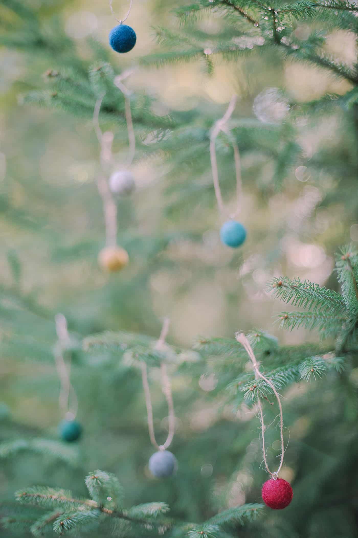 How to make felt ball ornaments for the Christmas Tree.