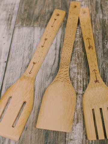 How to make a woodburned wooden utensil wall hanging