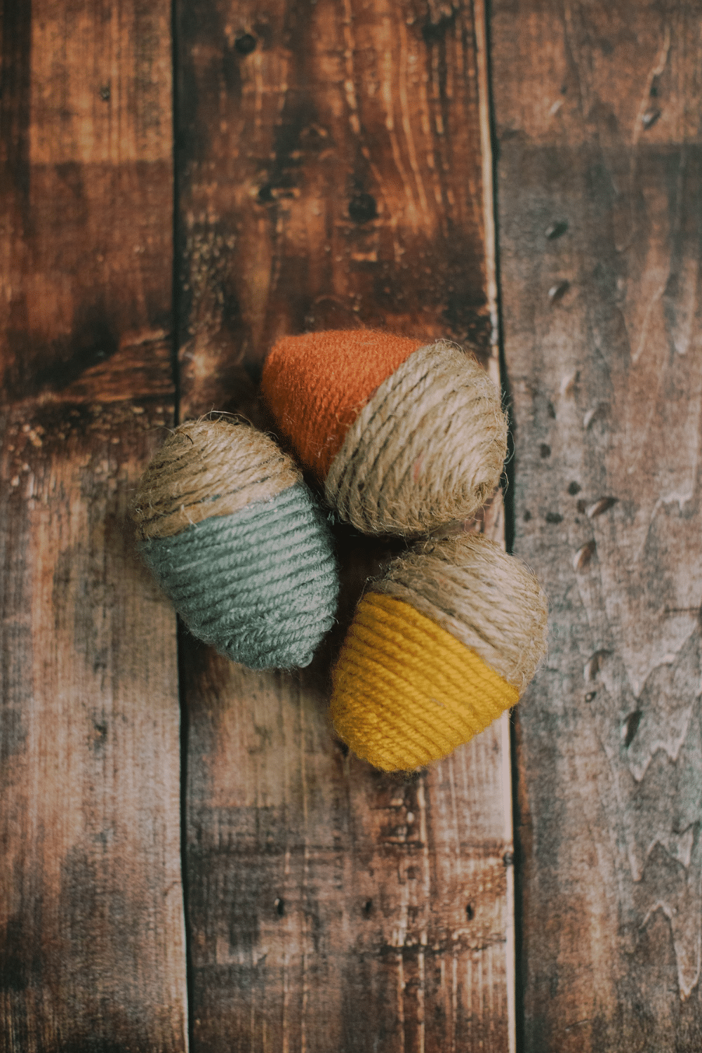 DIY Fall Acorns using Yarn-Wrapped Plastic Easter Eggs