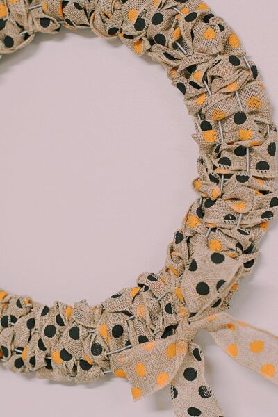 Elevate your fall decor with a DIY burlap Halloween wreath. Learn how to create a festive and stylish wreath for your Halloween celebrations with our easy step-by-step guide!
