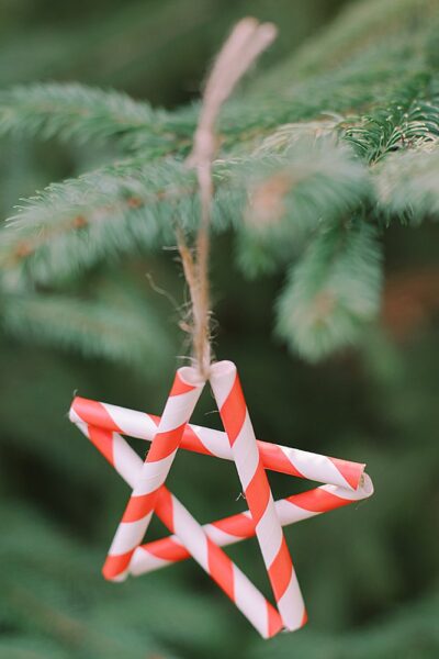 How to Make a Drinking Straw Star Ornament for the Christmas Tree.