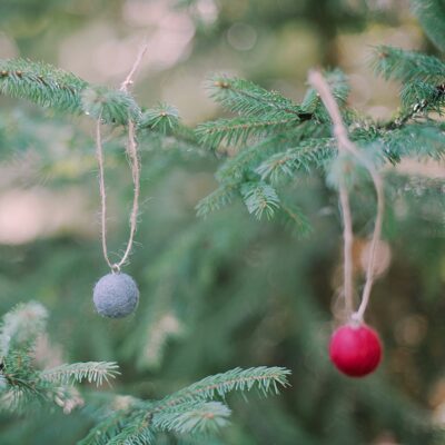 How to Make Felt Ball Ornaments for the Christmas Tree