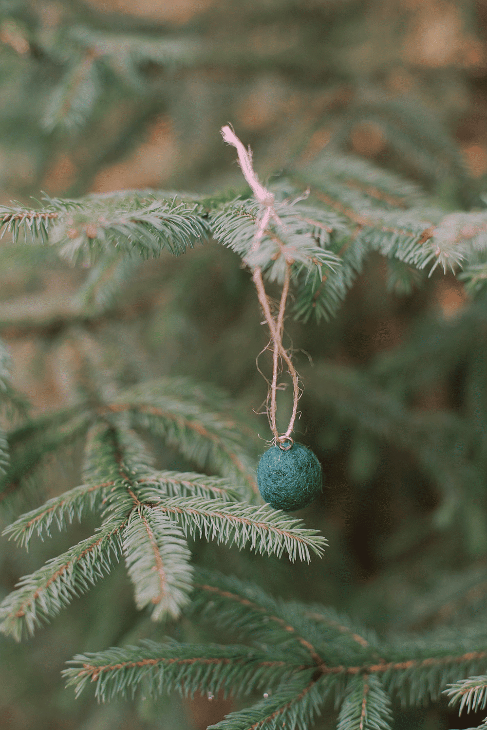 How to Make Felt Ball Ornaments for the Christmas Tree