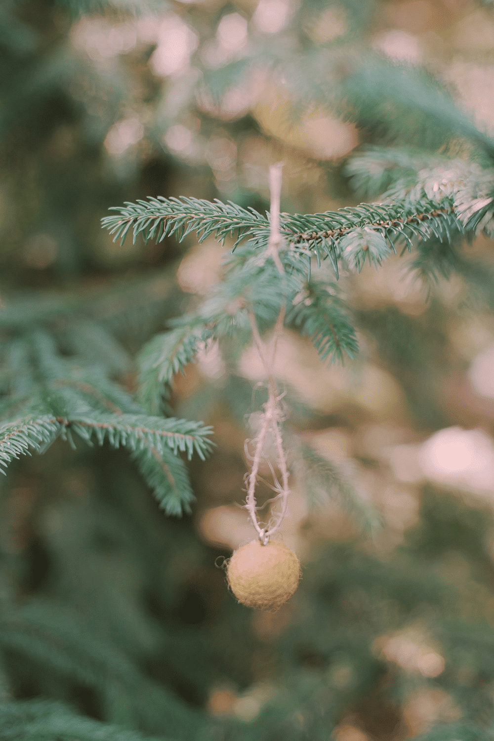 How to Make Felt Ball Ornaments for the Christmas Tree