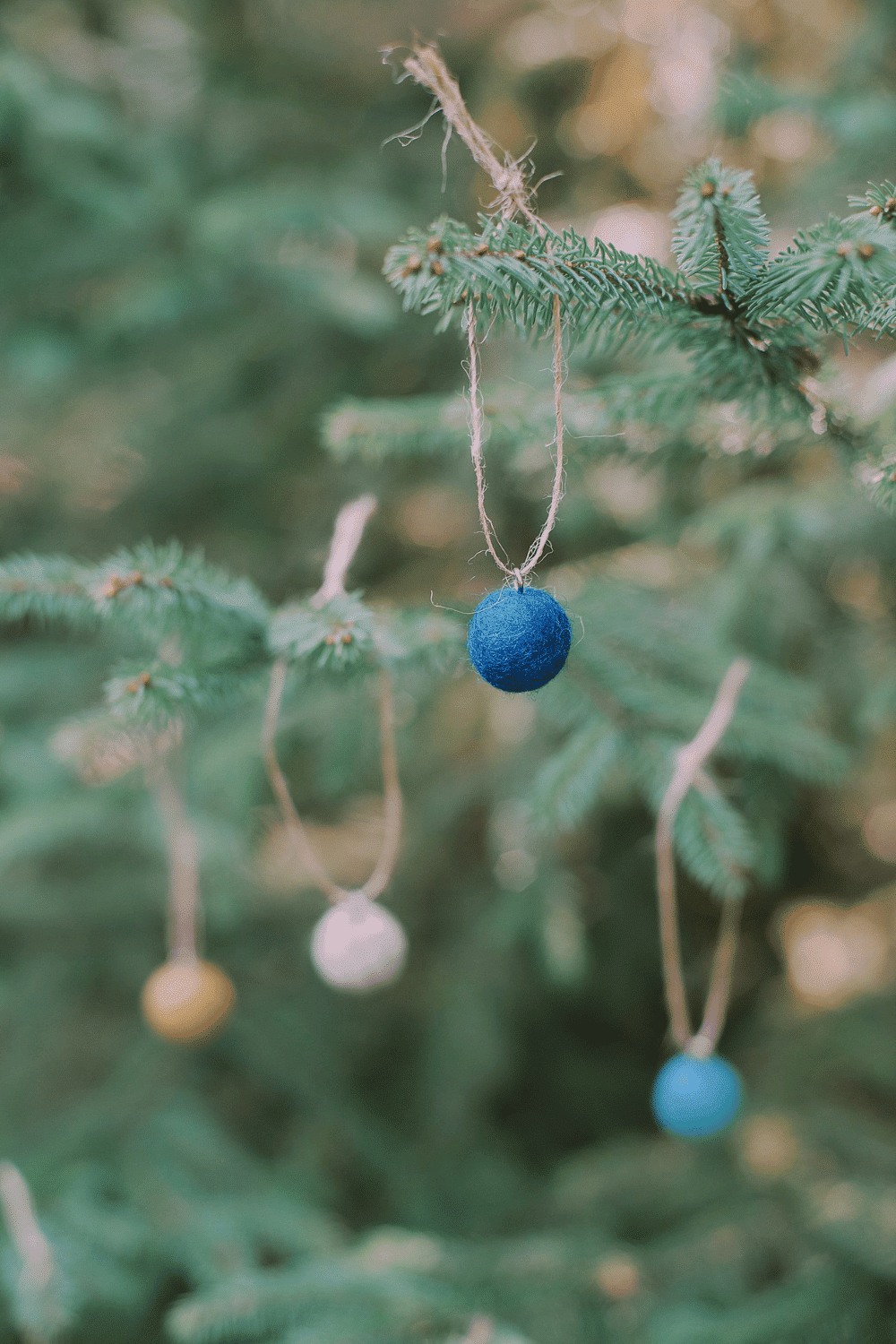 How to Make Felt Ball Ornaments for the Christmas Tree