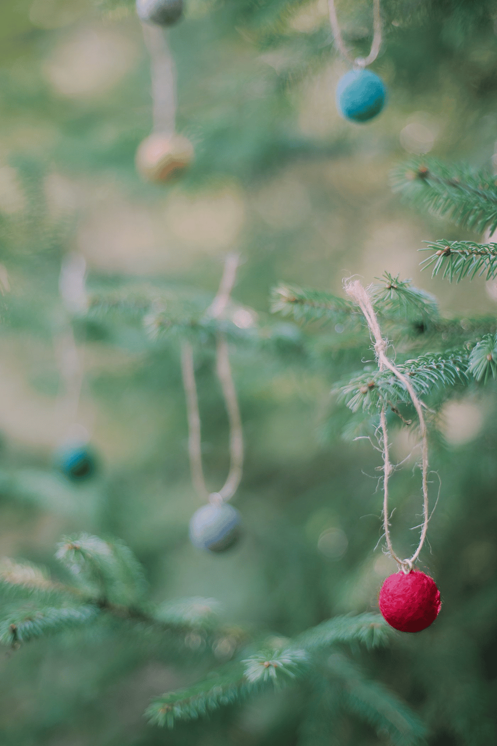 How to Make Felt Ball Ornaments for the Christmas Tree