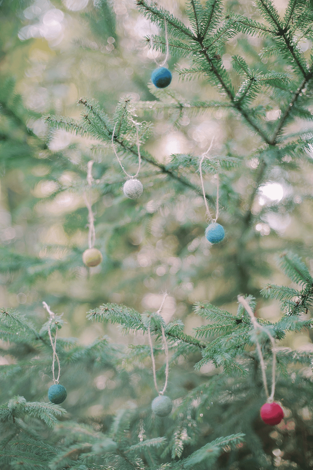 How to Make Felt Ball Ornaments for the Christmas Tree