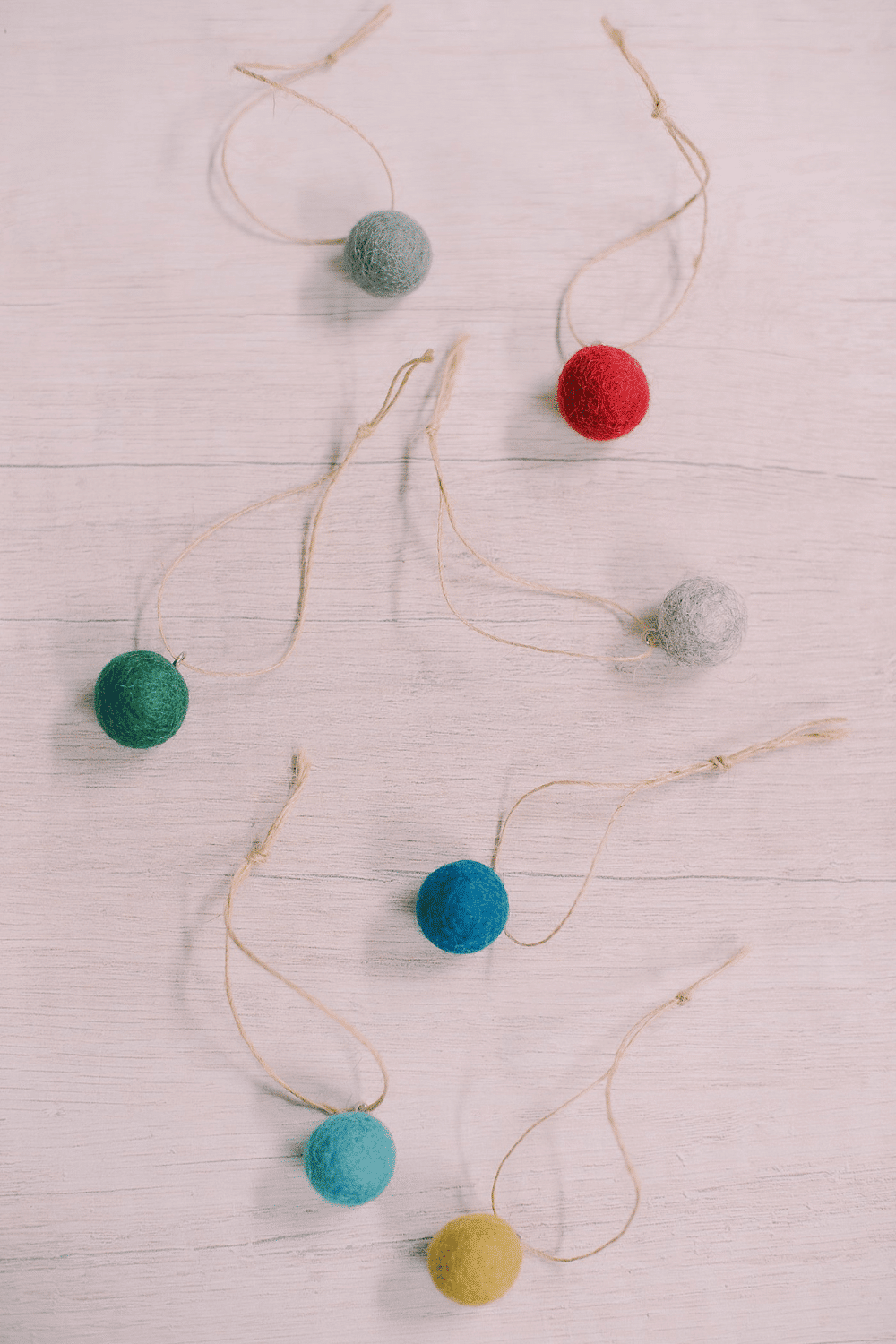 How to Make Felt Ball Ornaments for the Christmas Tree