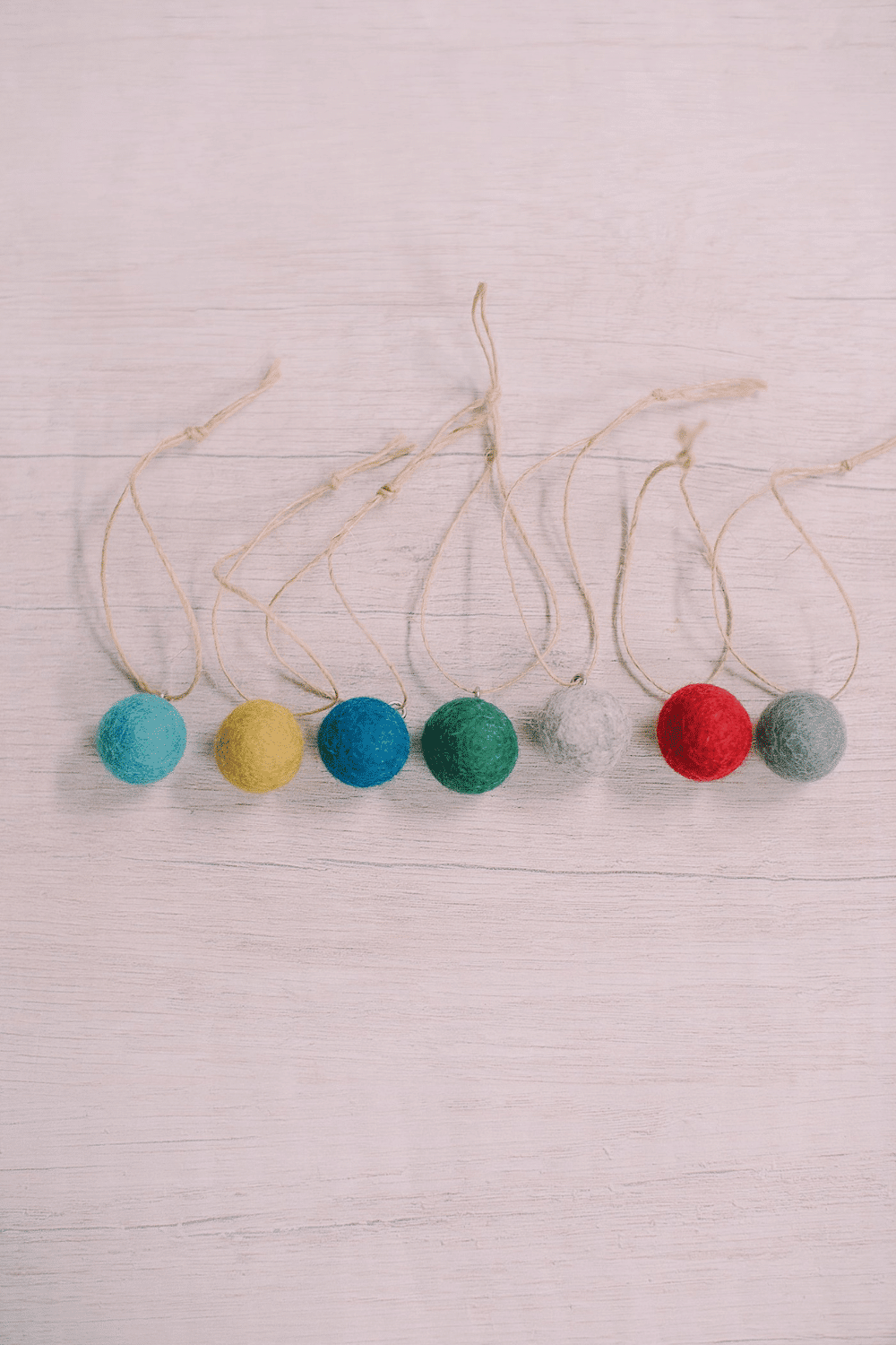 How to Make Felt Ball Ornaments for the Christmas Tree