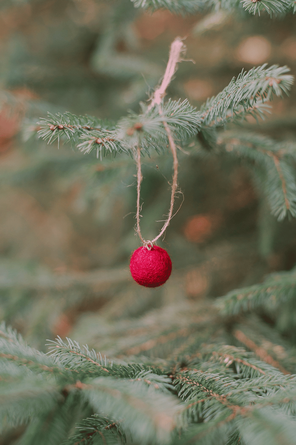 How to Make Felt Ball Ornaments for the Christmas Tree