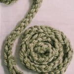 How to make a DIY finger knit yarn garland.