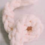How to make a DIY finger knit yarn garland.