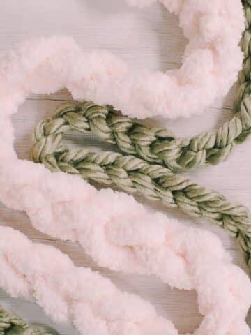 How to make a DIY chain stitch garland with chunky yarn.