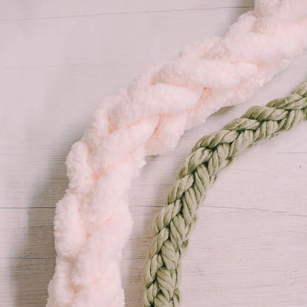 How to make a DIY finger knit yarn garland.