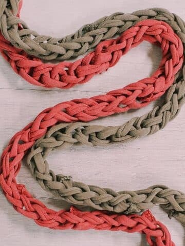 How to make a finger knit garland out of t-shirt yarn.