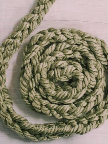 How to finger knit using the two-finger technique with yarn.