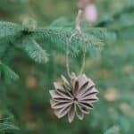 How to make flower ornaments using recycled toilet paper tubes.